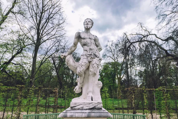 Satir heykel Potsdam Park Sanssouci