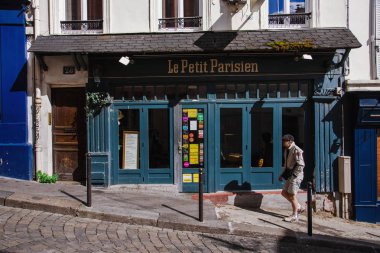 Restoran le Petit Parisie ile Paris sokak