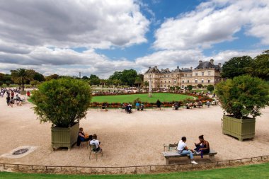 Lüksemburg Bahçeleri ve Sarayı Paris