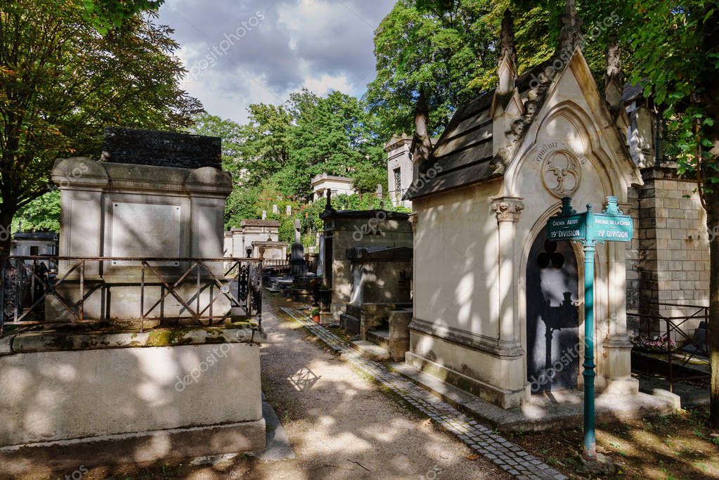 París, Francia 10 de agosto de 2017. Tumbas y monumentos en el
