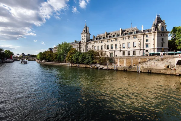 Vista do Palácio da Conciergerie e Prisão do Sena — Fotografia de Stock