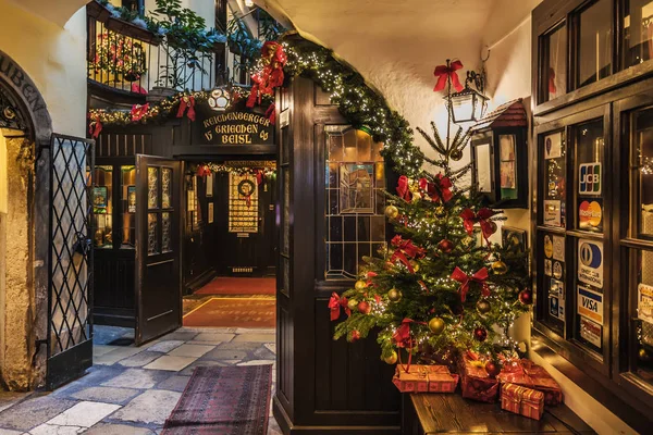 格里肯比斯餐厅入口圣诞装饰 — 图库照片