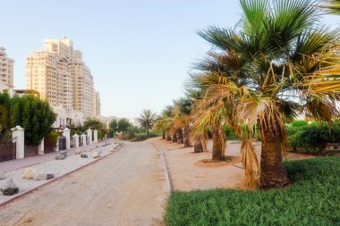 Al Hamra Village yolda gündoğumu