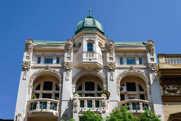 Fachada de edificio de arquitectura de mansión en Belgrado — Foto de Stock