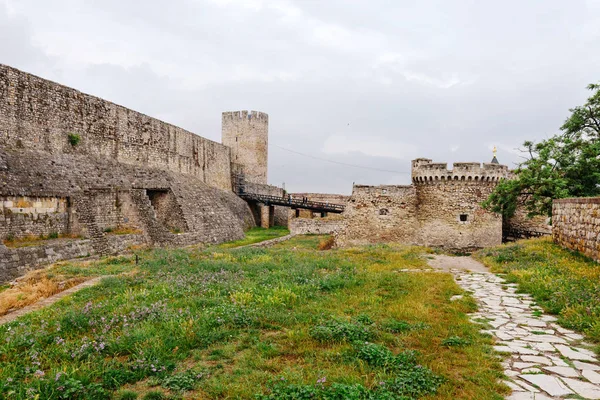 Вид на Белградскую крепость Калемегдан — стоковое фото