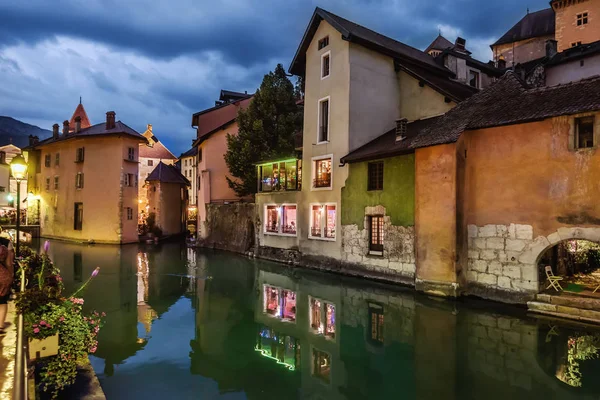 Annecy Thiou River with Castle in Evening — Stock Photo, Image
