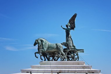 Vitorio Emanuel Ii Anıtı'nın tepesindeki antik Roma tanrıçası Victoria