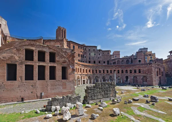 Trajan 's Market (tržnice Trajan) – velký komplex zřícenin, který jsem — Stock fotografie