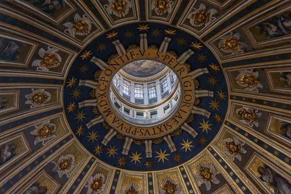 ROME, ITALY - march, 2019: Closeup shot of the details of the inside of the dome of St. Peter's Basilica, with its blue and gold motifs, saints and angels — Stock Photo, Image