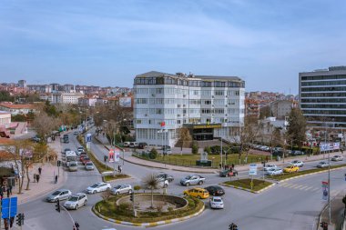 Edirne, Tukkey, 02.03.2019: Türkiye 'nin Doğu Trakya kentindeki Edirne şehir merkezindeki tipik cadde