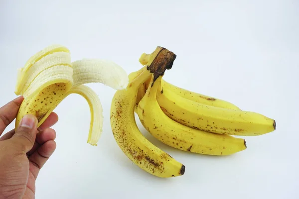 Mão Segurando Uma Banana Casca Isolado Fundo Branco Alimentos Nutritivos — Fotografia de Stock