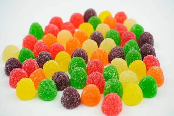 Fermer Sweet Colorful Candy Jelly sucre bonbons isolés sur wh — Photo