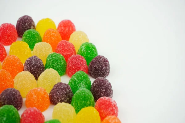 Закрыть сладкие красочные конфеты конфеты желе сахар изолированы на WH — стоковое фото
