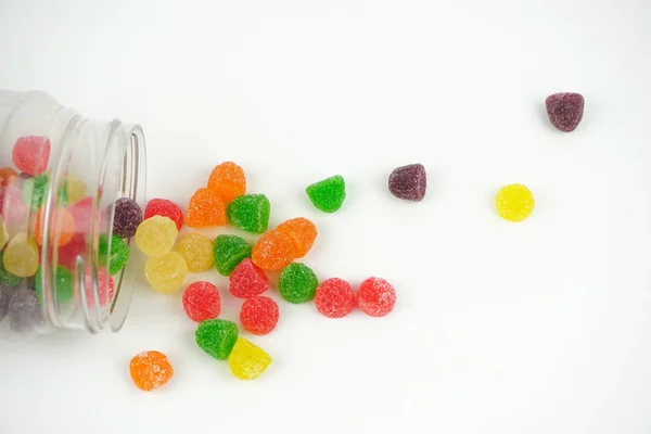 닫기 올라 달콤한 다채로운 사탕 젤리 설탕 사탕 에 고립 된 — 스톡 사진
