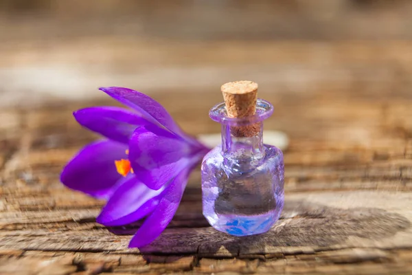 Aceite Esencial Coco Una Hermosa Botella Sobre Mesa — Foto de Stock