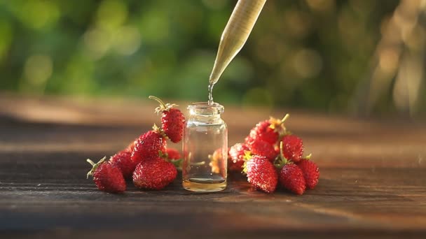 Essenza Fragola Selvatica Sul Tavolo Bellissimo Barattolo Vetro — Video Stock