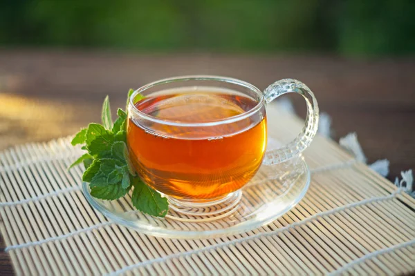 Pyszna Zielona Herbata Pięknej Szklanej Misce Stole — Zdjęcie stockowe
