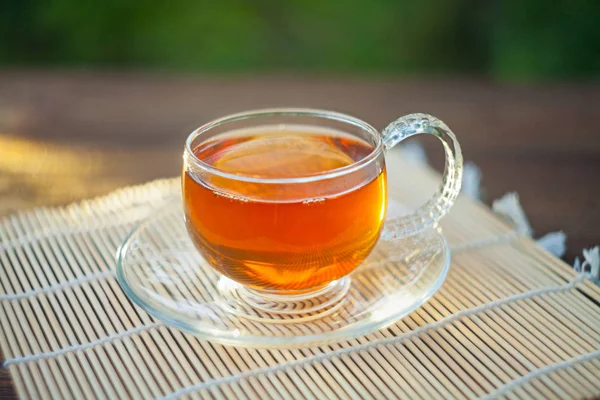 Kryształowy Puchar Zielonej Herbaty Stole — Zdjęcie stockowe