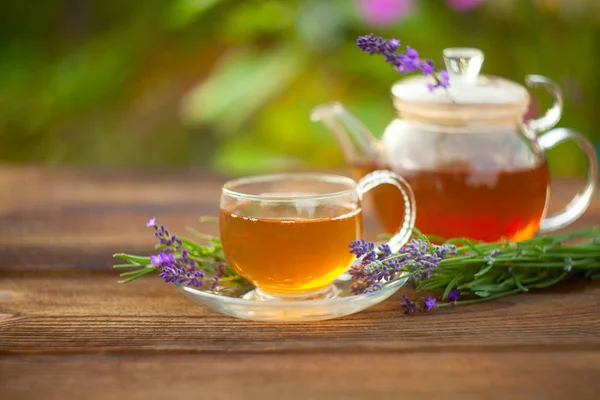 Heerlijke Groene Thee Een Mooie Glazen Schaal Een Tafel — Stockfoto