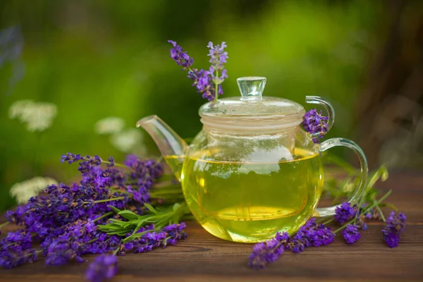 Вкусный Зеленый Чай Красивом Стеклянном Чайнике Столе — стоковое фото
