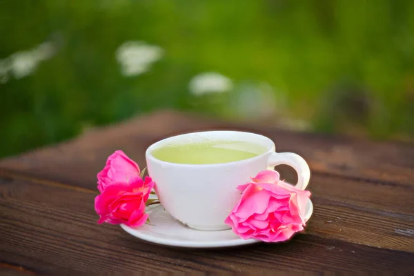 Delicioso Verde Hermoso Tazón Vidrio Una Mesa — Foto de Stock