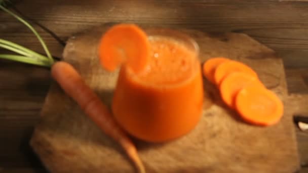 Succo Carota Vetro Sul Tavolo — Video Stock