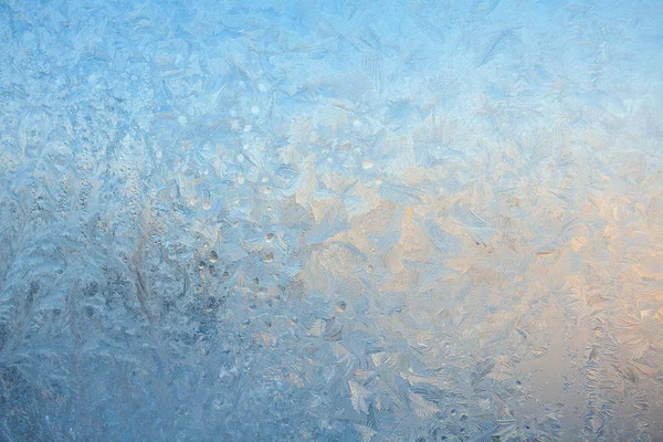 Hermosos patrones de textura de invierno de heladas en la ventana —  Fotos de Stock