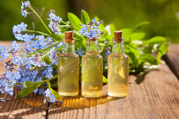 Güzel Cam masaya çiçek özü