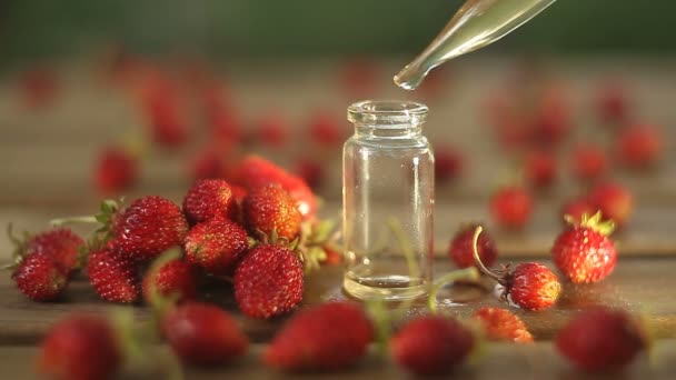 Essenza Fragola Selvatica Sul Tavolo Bellissimo Barattolo Vetro — Video Stock