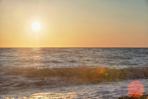 Hermoso paisaje marino puesta de sol en el mar mediterráneo en verano — Foto de Stock