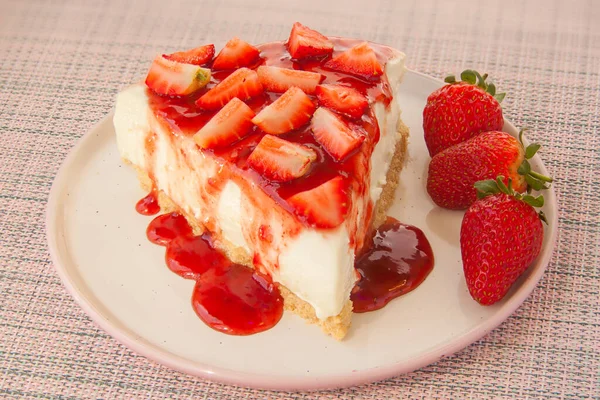 Delicious Cheesecake Strawberries Plate — Stock Photo, Image