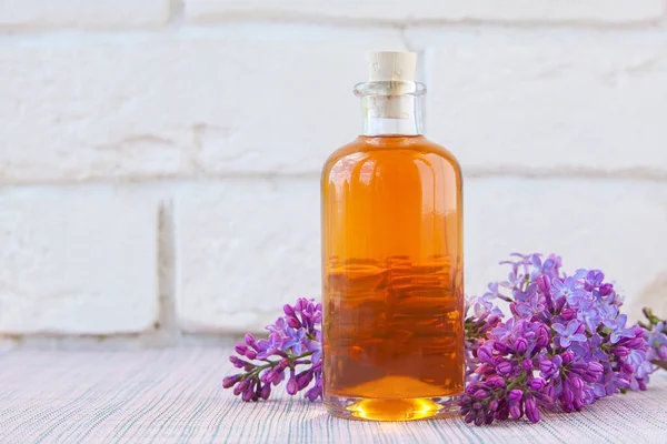 Essência Flores Uma Mesa Belo Jarro Vidro — Fotografia de Stock