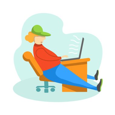 Adam ofiste iş bilgisayar üzerinde çalışmaktadır