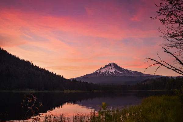 Reflexiones Intensamente Coloridas Atardecer Sobre Hood Lago Trillium Oregon — Foto de Stock