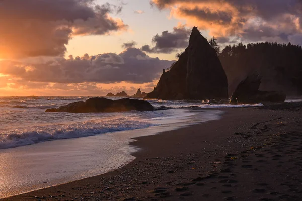 Sahilde gün batımı