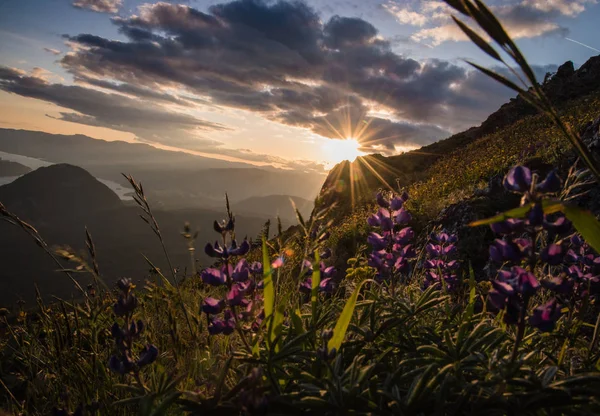 Dağlarda güzel bir gün batımı