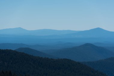 Oregon 'daki dağların katmanları