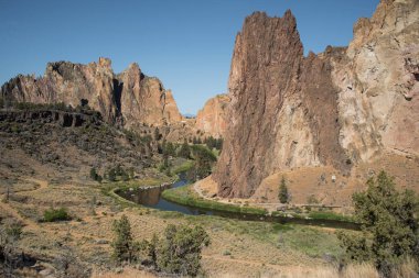 Oregon 'daki Smith Rock Dağı manzarası