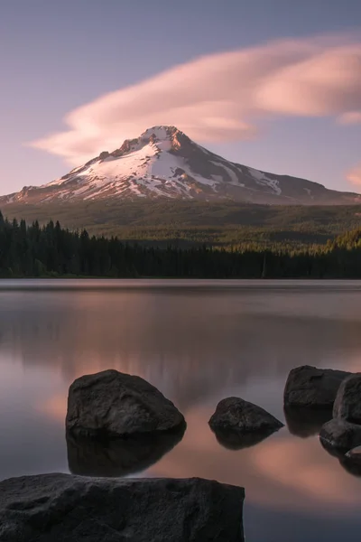 Hood Lenticular Lago Reflexiones — Foto de Stock