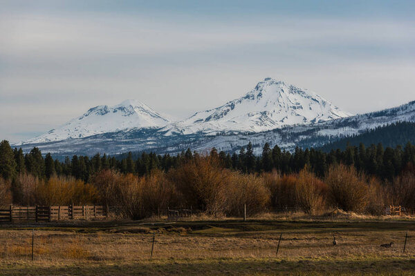 живописный вид на величественный горный ландшафт