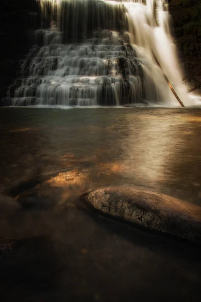 Schöner Wasserfall Wald — Stockfoto