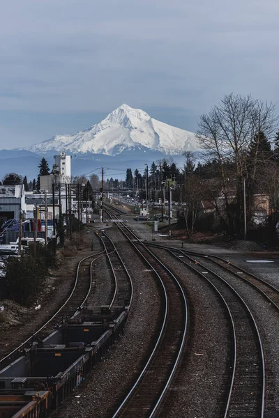 Hood Dominant Les Voies Ferrées Milieu Urbain Portland Oregon — Photo