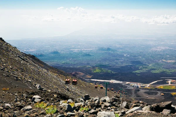 Vulkán Etna Szicíliában Kilátás Falura Fekete Vulkáni Homok Vulkáni Kövek — Stock Fotó