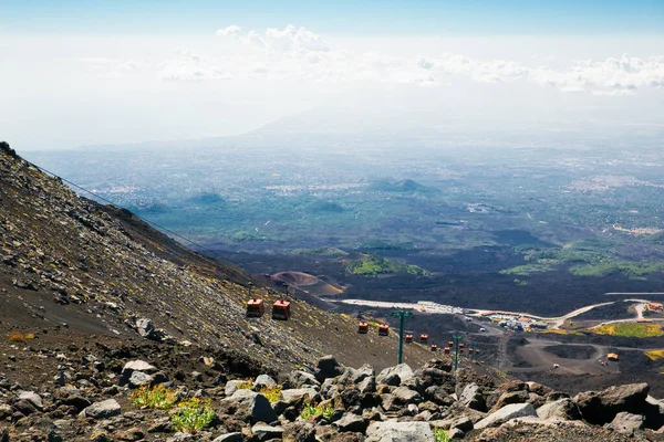 Wulkan Etna Sycylii Widok Wioskę Czarny Piasek Wulkaniczny Kamienie Wulkaniczne — Zdjęcie stockowe