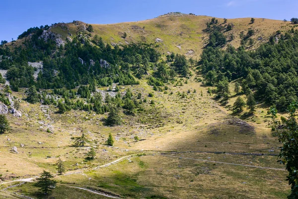 村の眺め イタリア ロンバルディア州 コモ地方 村の高さは2200メートル夏時間 旅行だ イタリアの村で休暇 — ストック写真