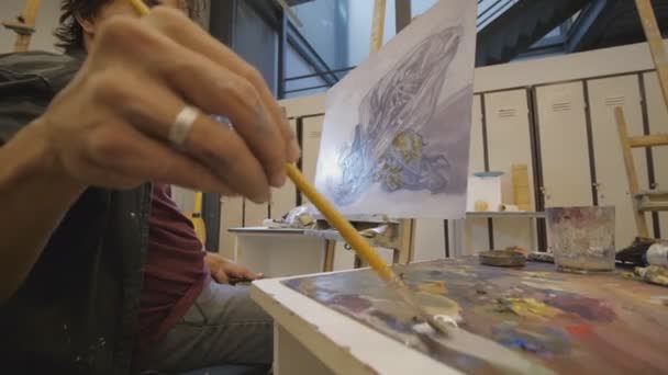 Pittura d'artista in studio . — Video Stock