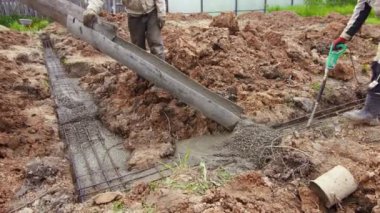 işçiler çimento Vakfı binayı bir yazlık döktü.