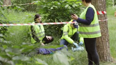 iş, yeşil üniformalı polis, cinayet parkta erkek uzmanı