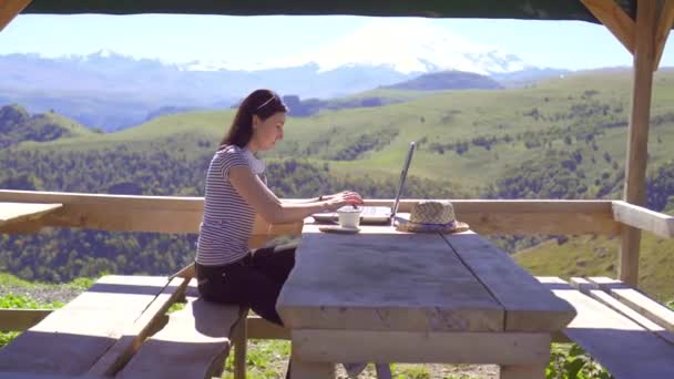 Girl Freelancer Works Remotely Laptop Mountains Sun — Stock Video