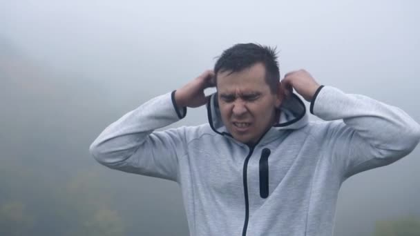 Portrait depressed man screaming in the fog,slow mo — Stock Video